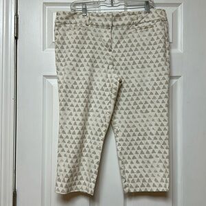 Ann Taylor loft petite off white with triangle design capri pants, size 14 P